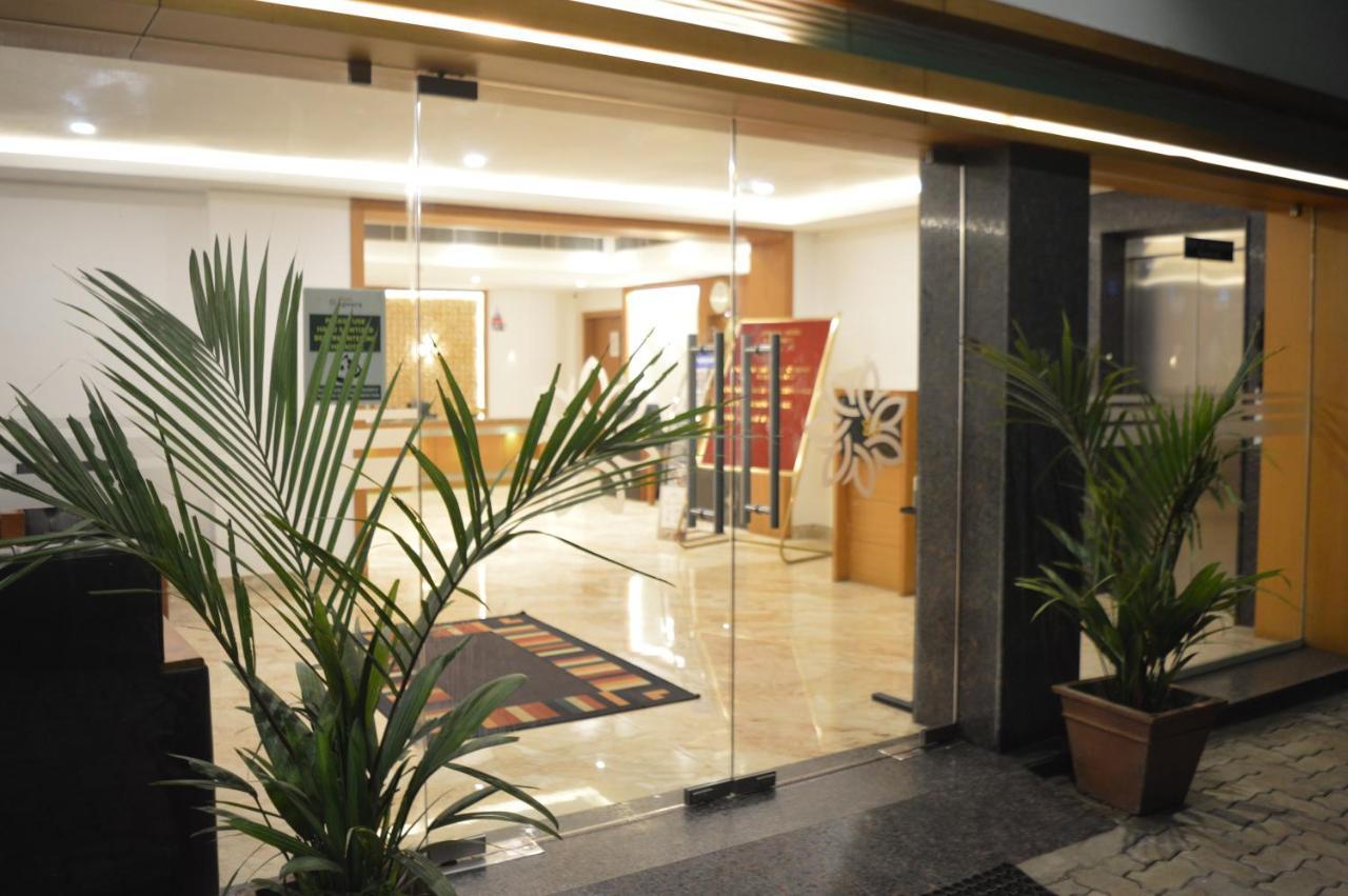 Hotel Apsara Shoranur Eksteriør bilde