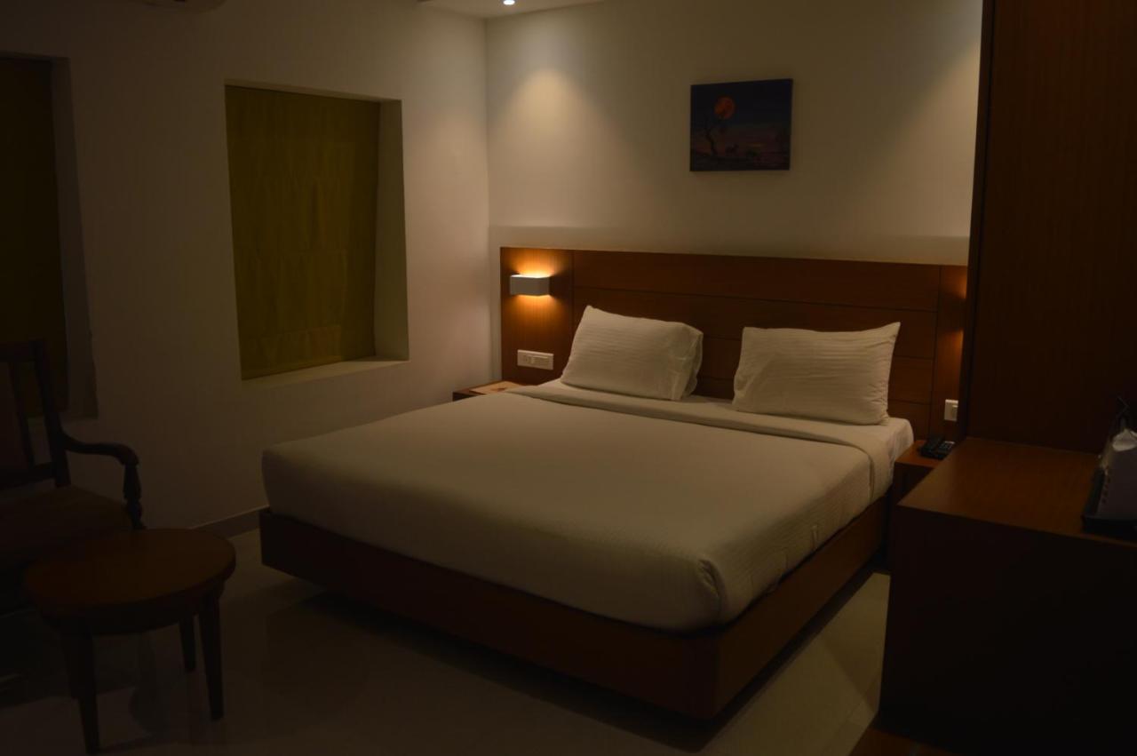 Hotel Apsara Shoranur Eksteriør bilde