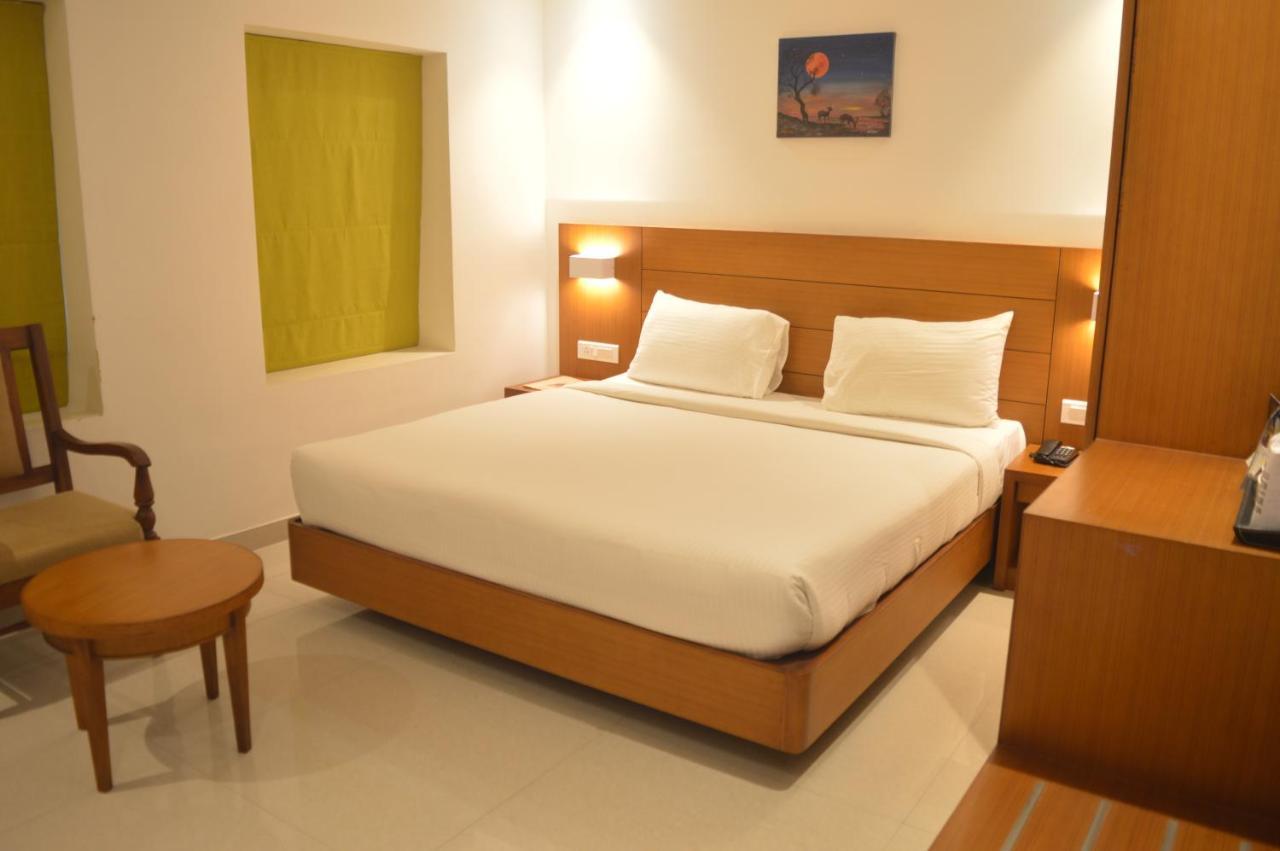 Hotel Apsara Shoranur Eksteriør bilde